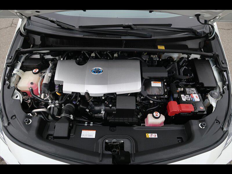 2017 Blizzard Pearl Toyota Prius Prime