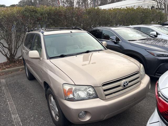 used 2005 Toyota Highlander car, priced at $5,900