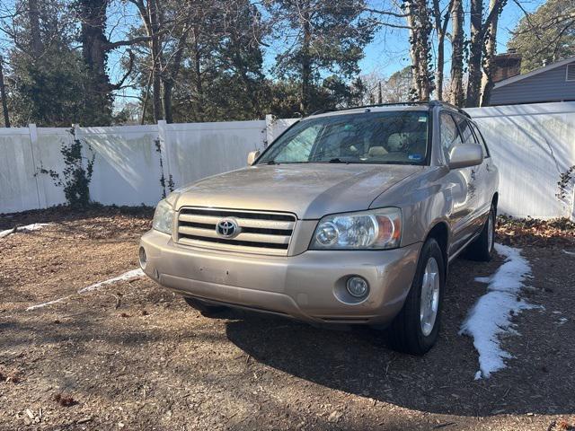 used 2005 Toyota Highlander car, priced at $5,900