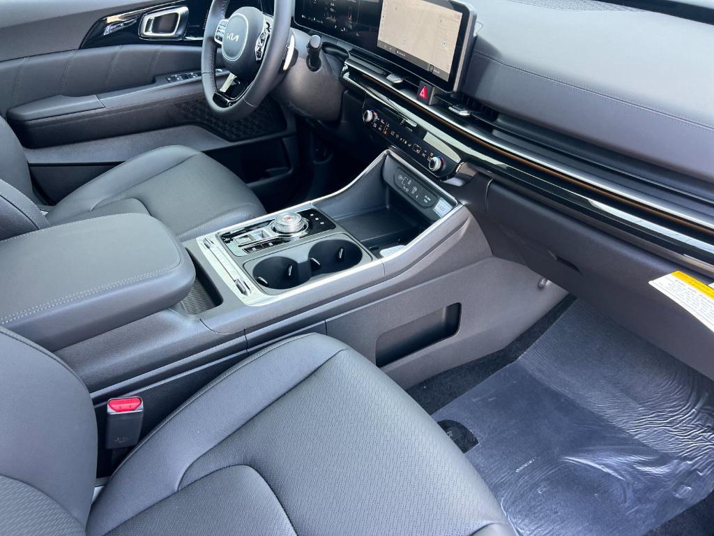 new 2026 Kia Carnival Hybrid car, priced at $55,925