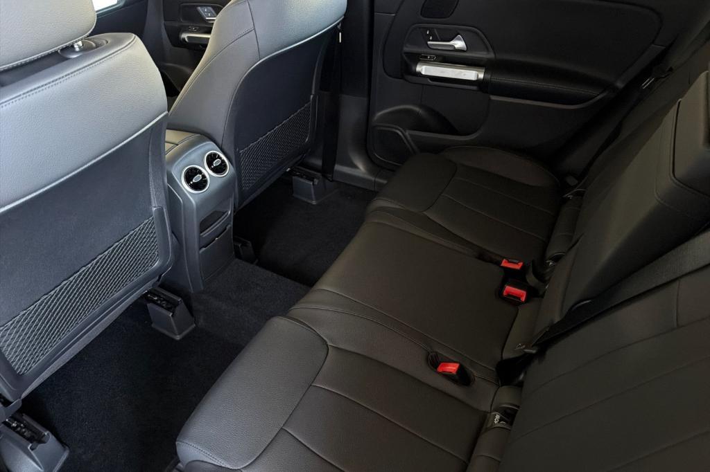 new 2026 Mercedes-Benz GLB 250 car, priced at $47,140