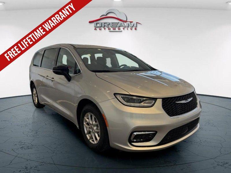 used 2024 Chrysler Pacifica car, priced at $28,600