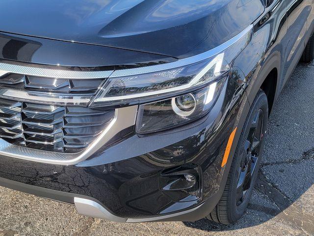 new 2026 Kia Seltos car, priced at $30,202