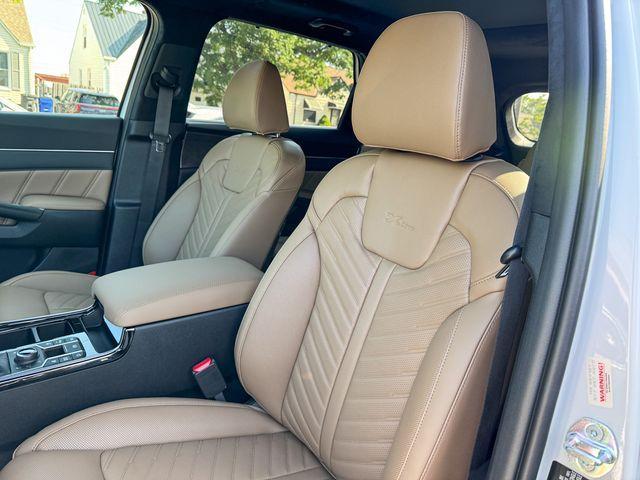 new 2025 Kia Sorento car, priced at $43,980