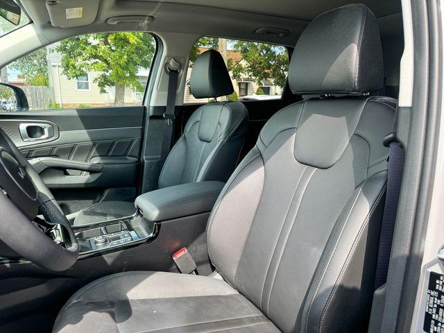 used 2024 Kia Sorento car, priced at $30,079
