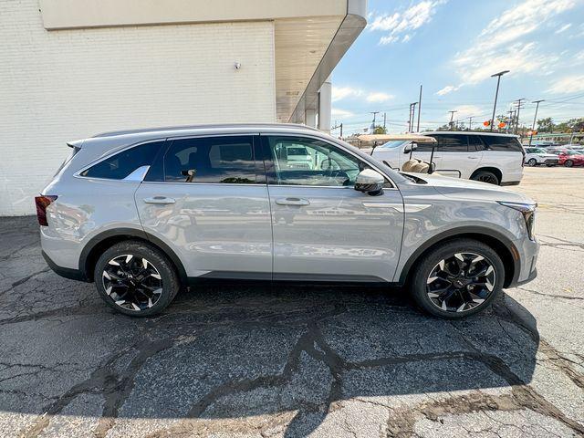 used 2024 Kia Sorento car, priced at $30,079