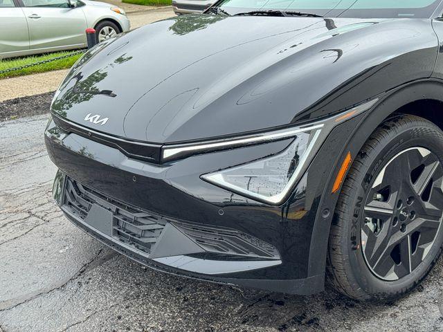 new 2025 Kia EV6 car, priced at $43,014