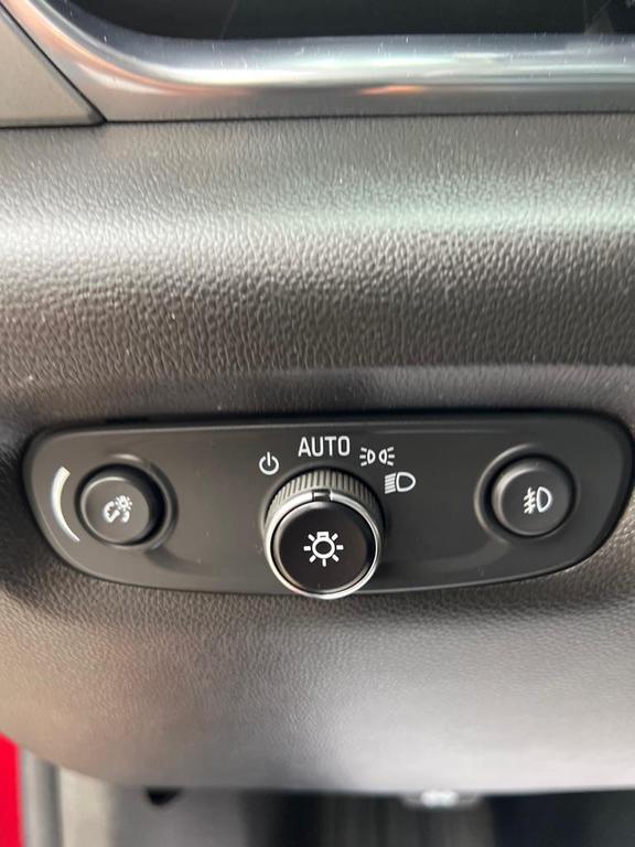 used 2021 Chevrolet Traverse car, priced at $22,995