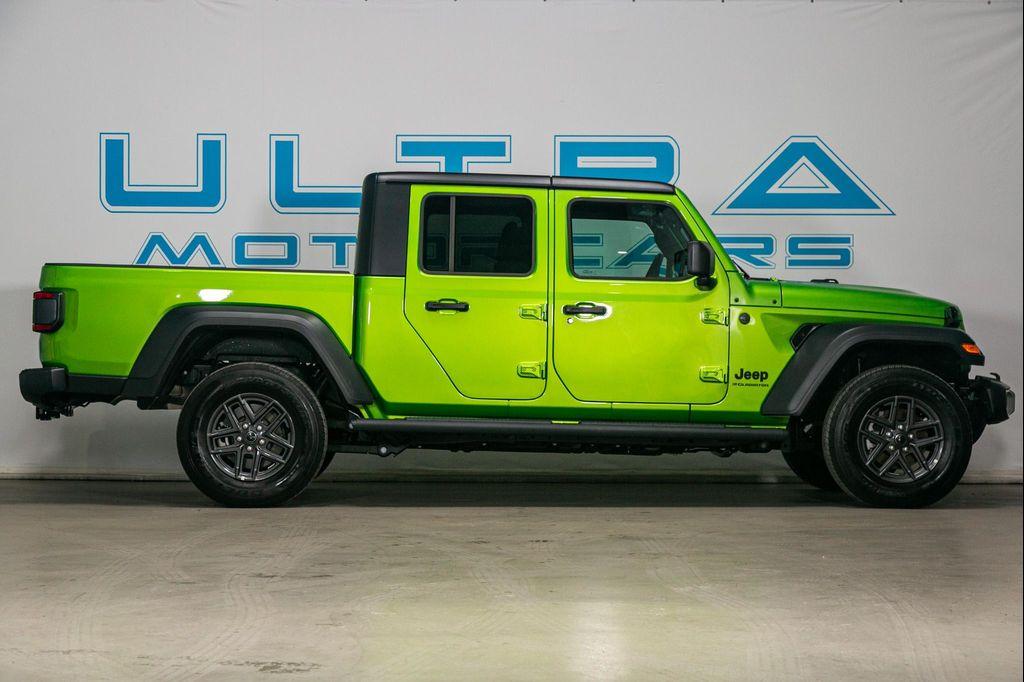 used 2025 Jeep Gladiator car, priced at $35,995