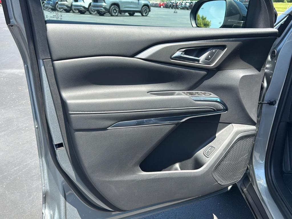 new 2026 Chevrolet Traverse car, priced at $47,015