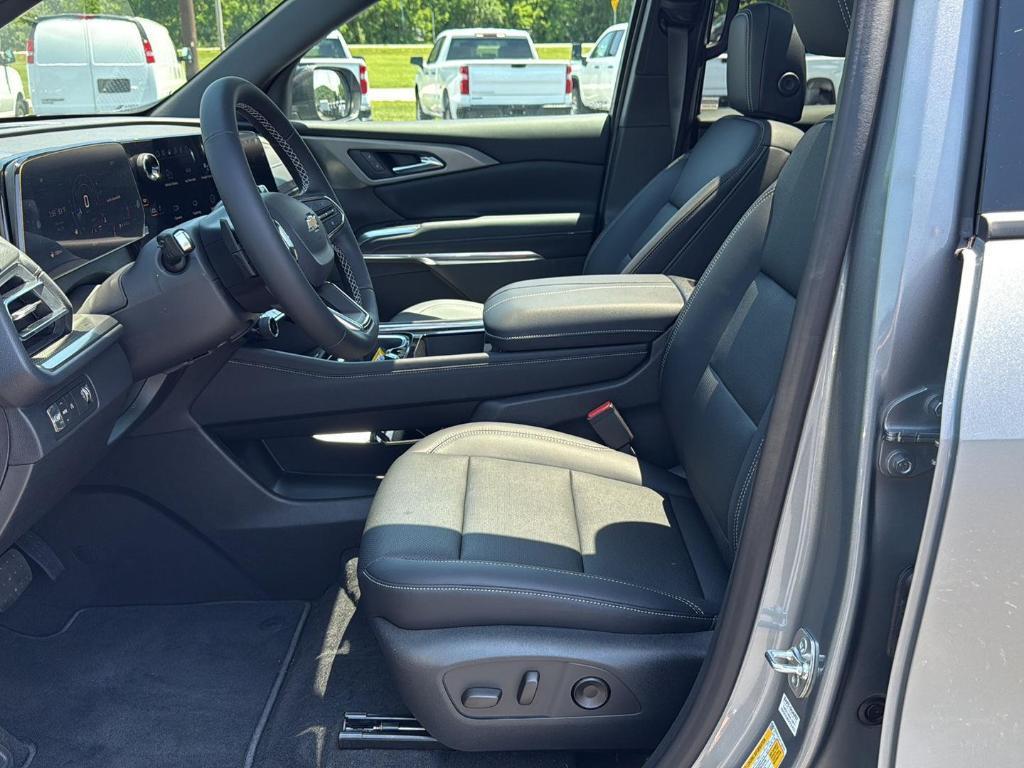 new 2026 Chevrolet Traverse car, priced at $47,015