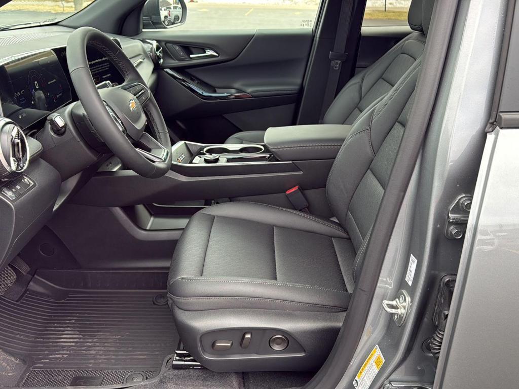 new 2026 Chevrolet Equinox car, priced at $33,735