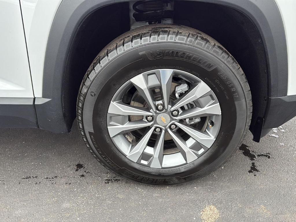 used 2025 Chevrolet Equinox car, priced at $27,500