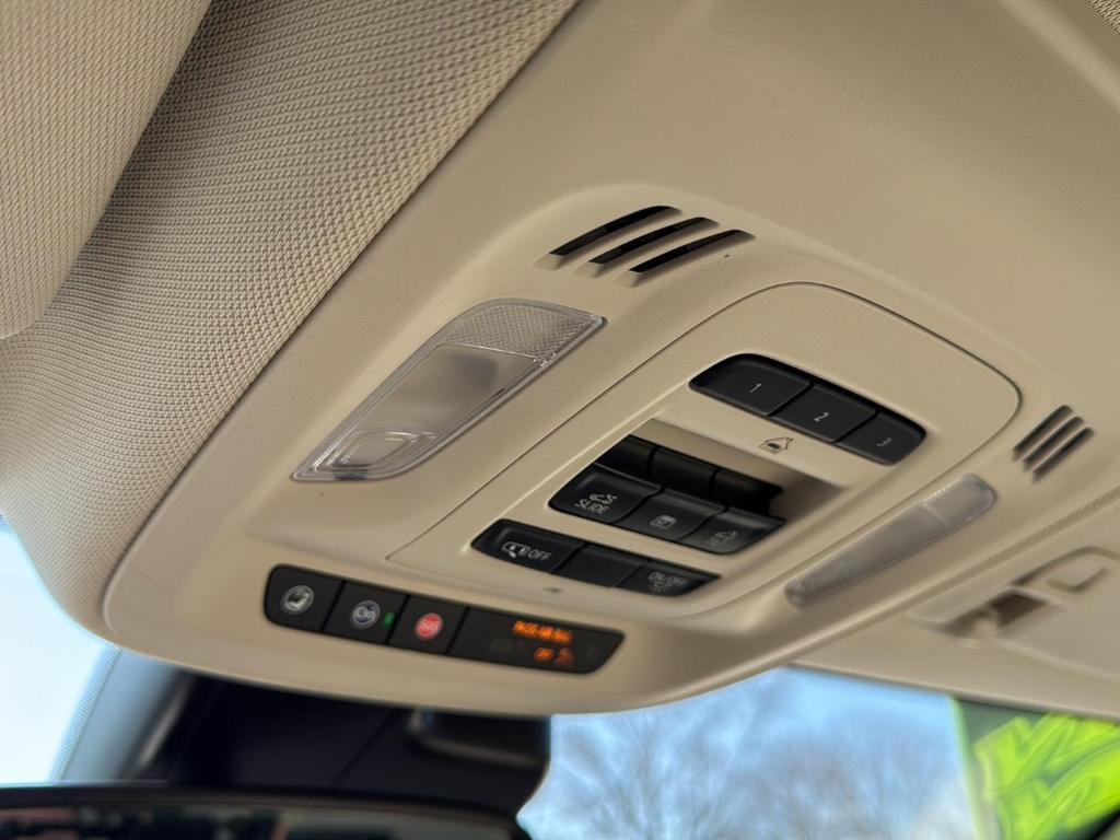 used 2022 Buick Envision car, priced at $25,900