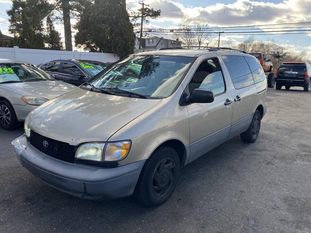used 2000 Toyota Sienna car, priced at $1,895