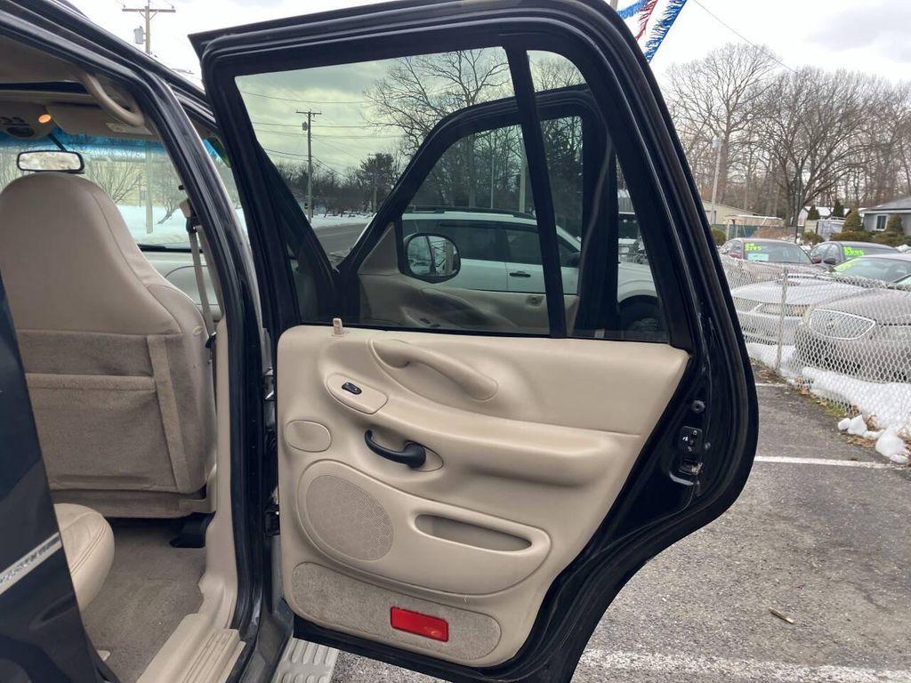 used 2001 Ford Expedition car, priced at $2,495