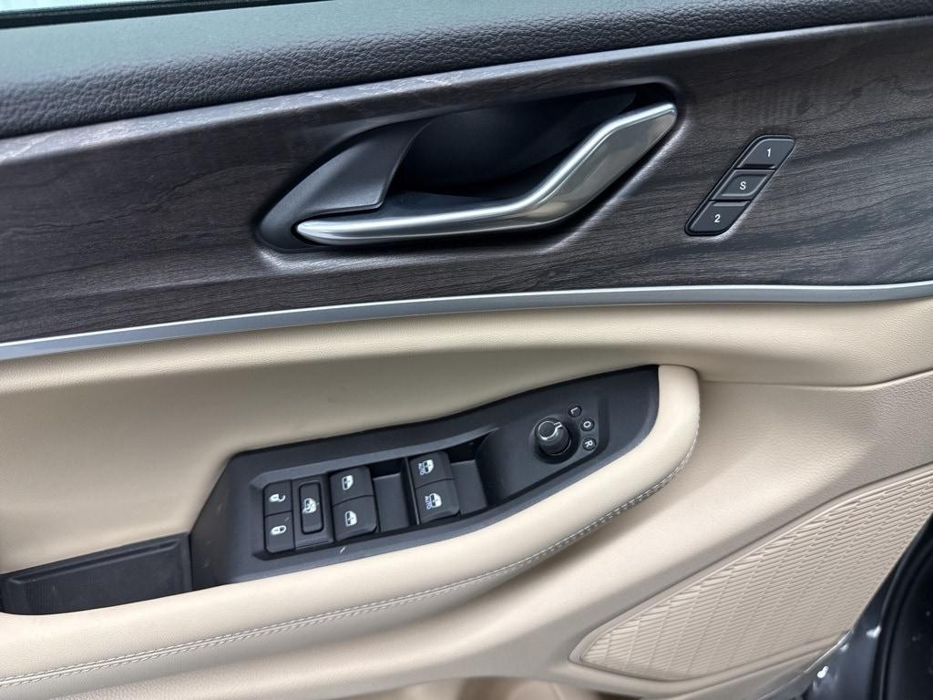 new 2025 Jeep Grand Cherokee L car, priced at $49,190