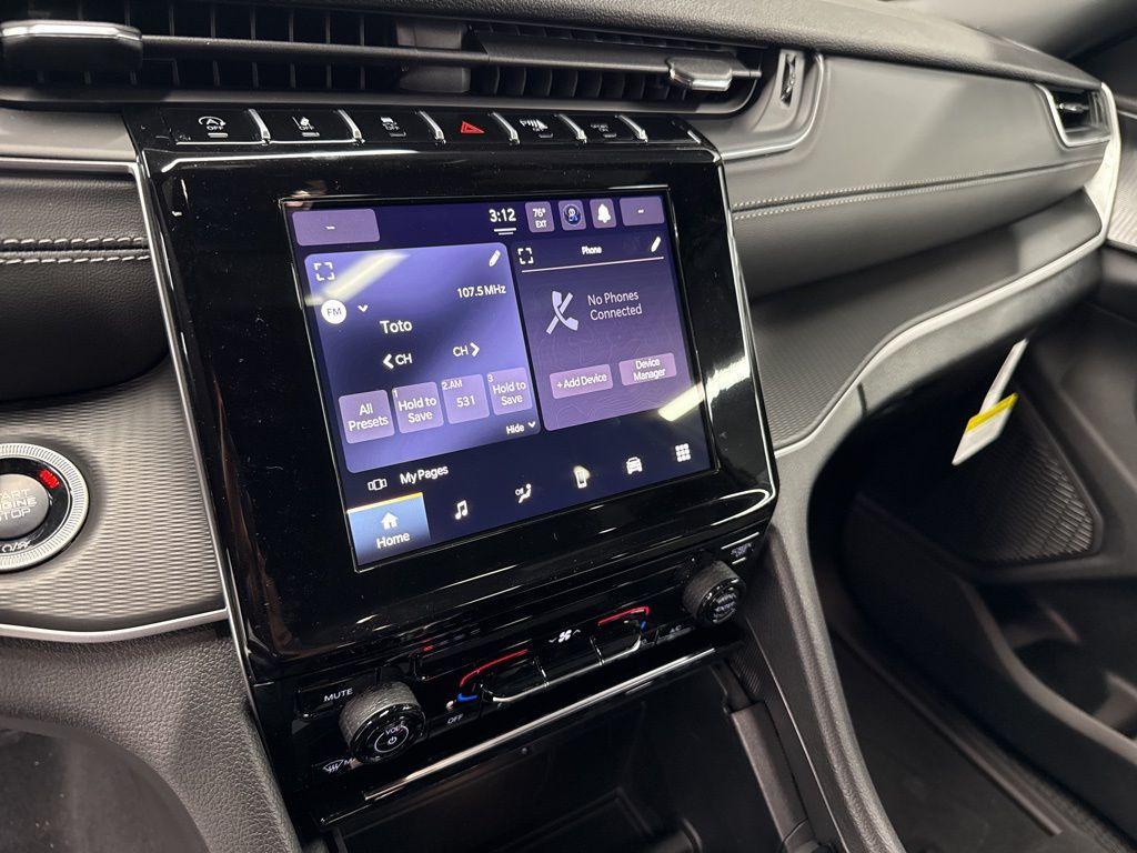 new 2025 Jeep Grand Cherokee car, priced at $37,757