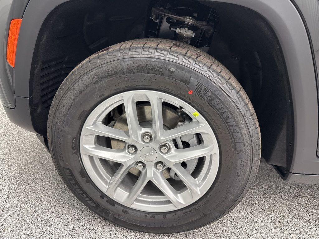 new 2025 Jeep Grand Cherokee car, priced at $37,757