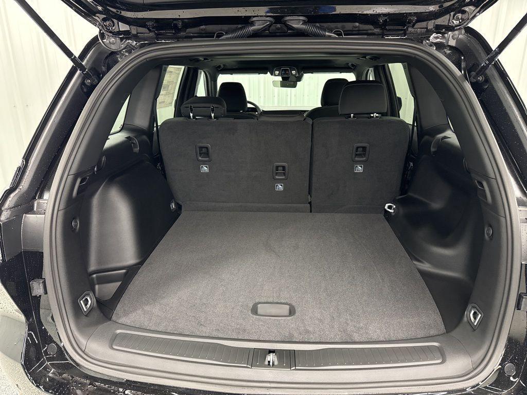 new 2025 Jeep Grand Cherokee car, priced at $37,757