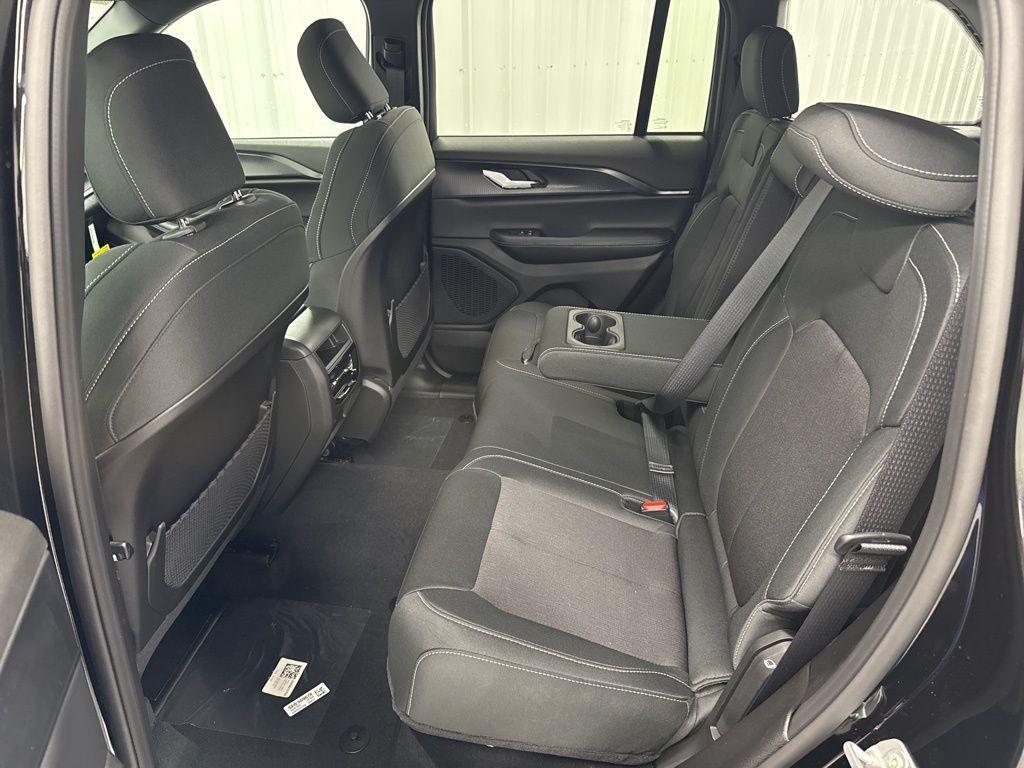 new 2025 Jeep Grand Cherokee car, priced at $37,757