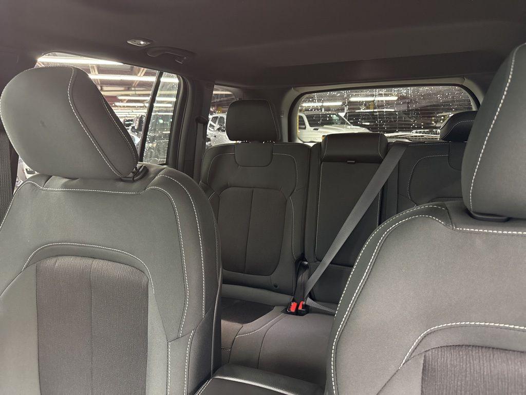 new 2025 Jeep Grand Cherokee car, priced at $37,757