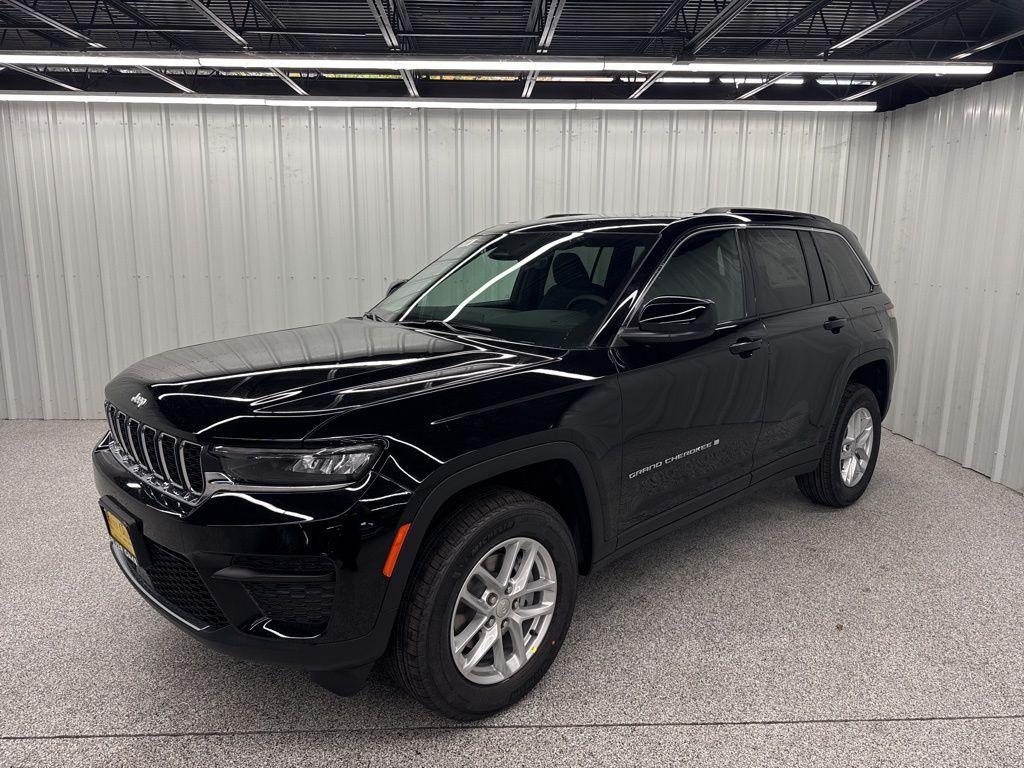 new 2025 Jeep Grand Cherokee car, priced at $37,757