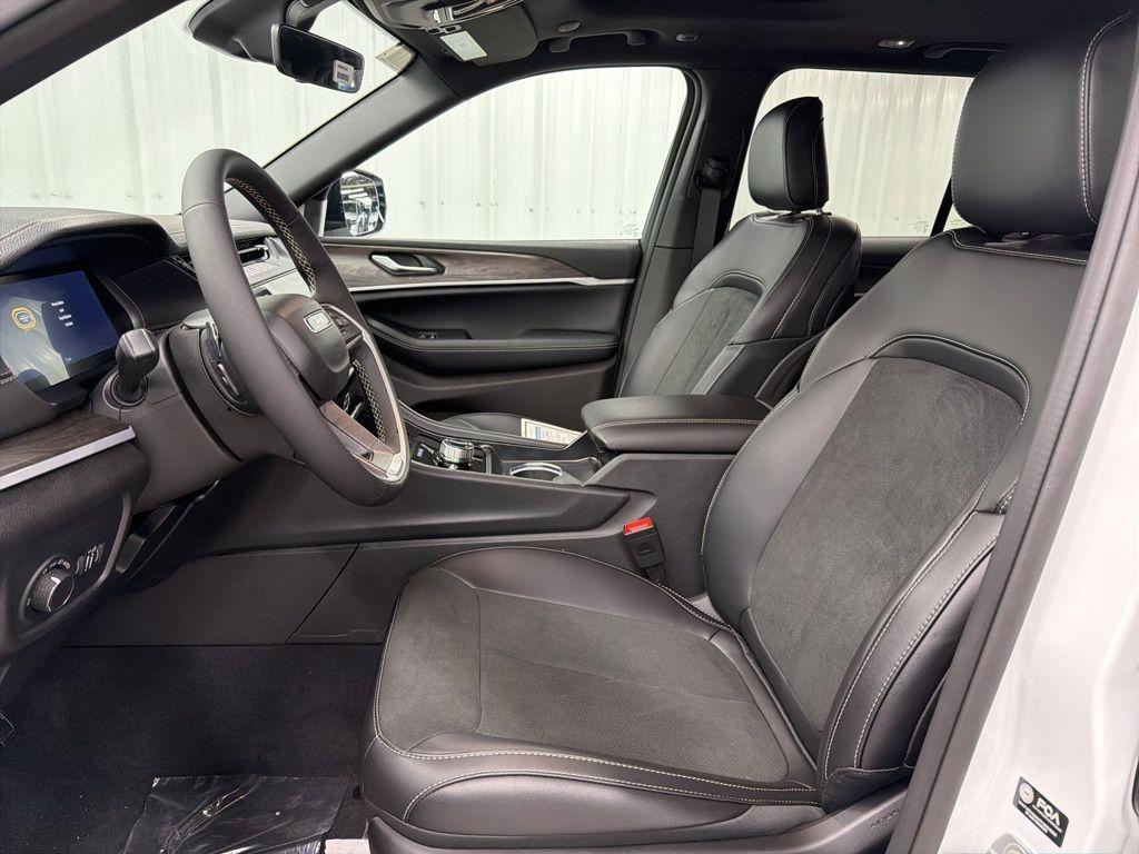 new 2026 Jeep Grand Cherokee car, priced at $47,930