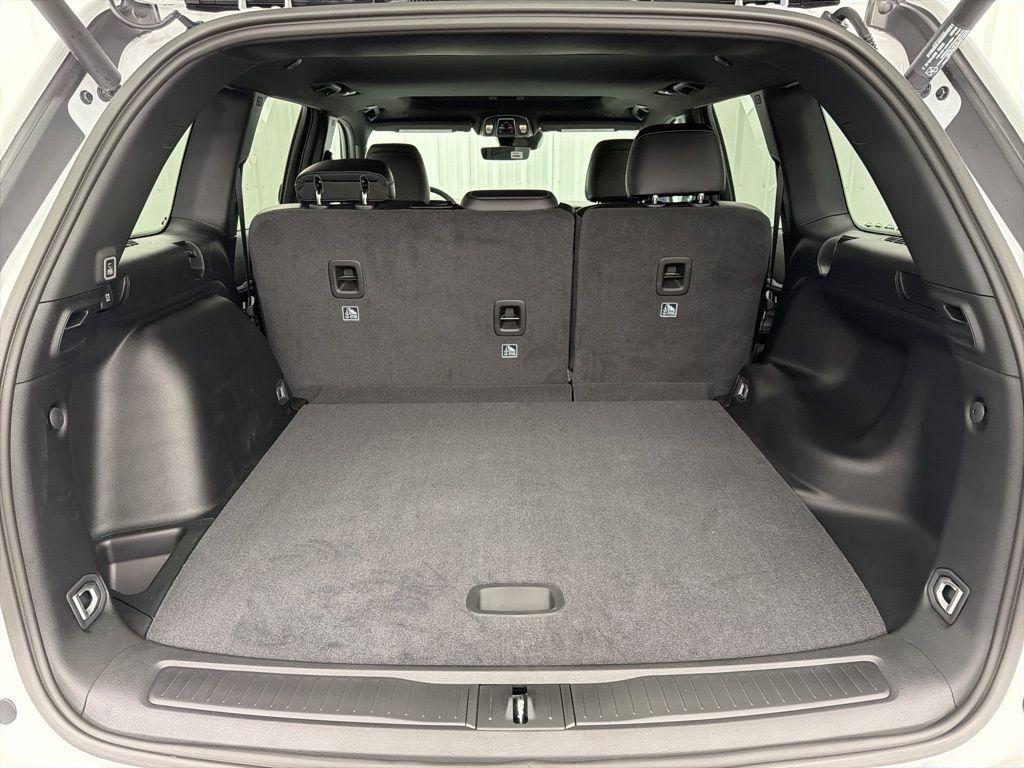 new 2026 Jeep Grand Cherokee car, priced at $47,930