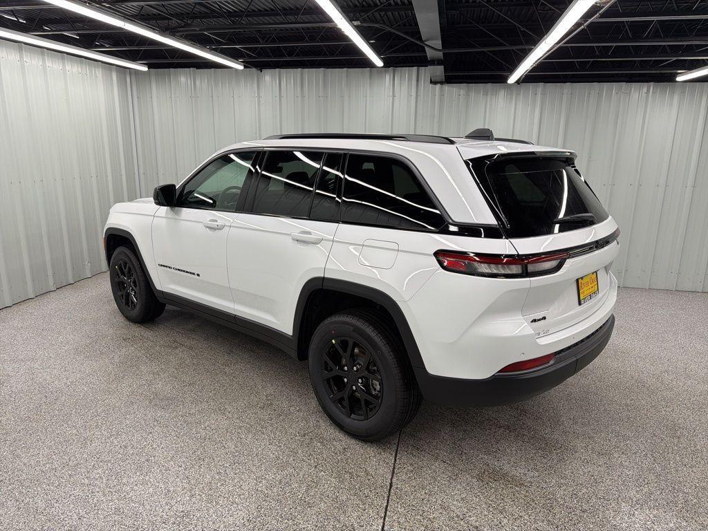 new 2026 Jeep Grand Cherokee car, priced at $47,930