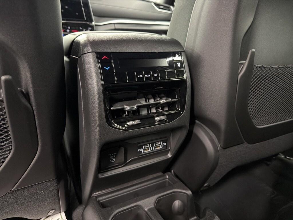 new 2025 Jeep Grand Cherokee L car, priced at $44,672