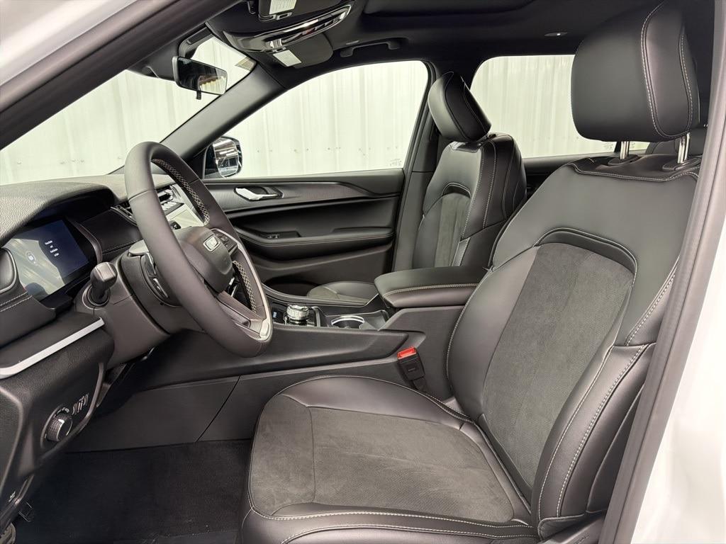 new 2025 Jeep Grand Cherokee L car, priced at $44,672