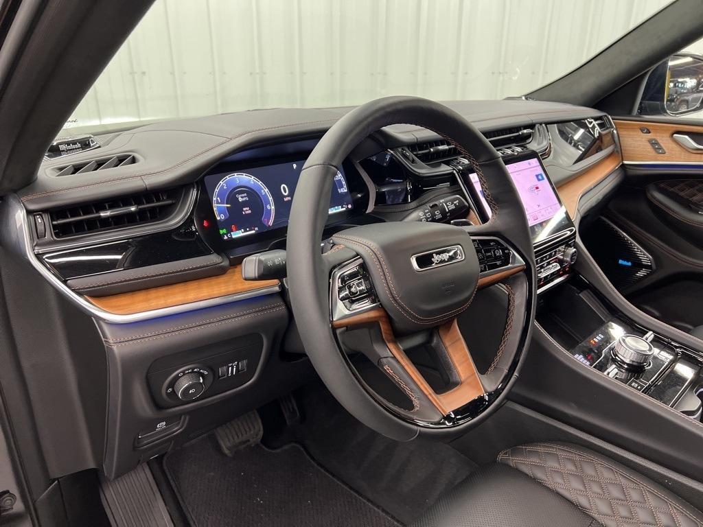 used 2025 Jeep Grand Cherokee car, priced at $54,973
