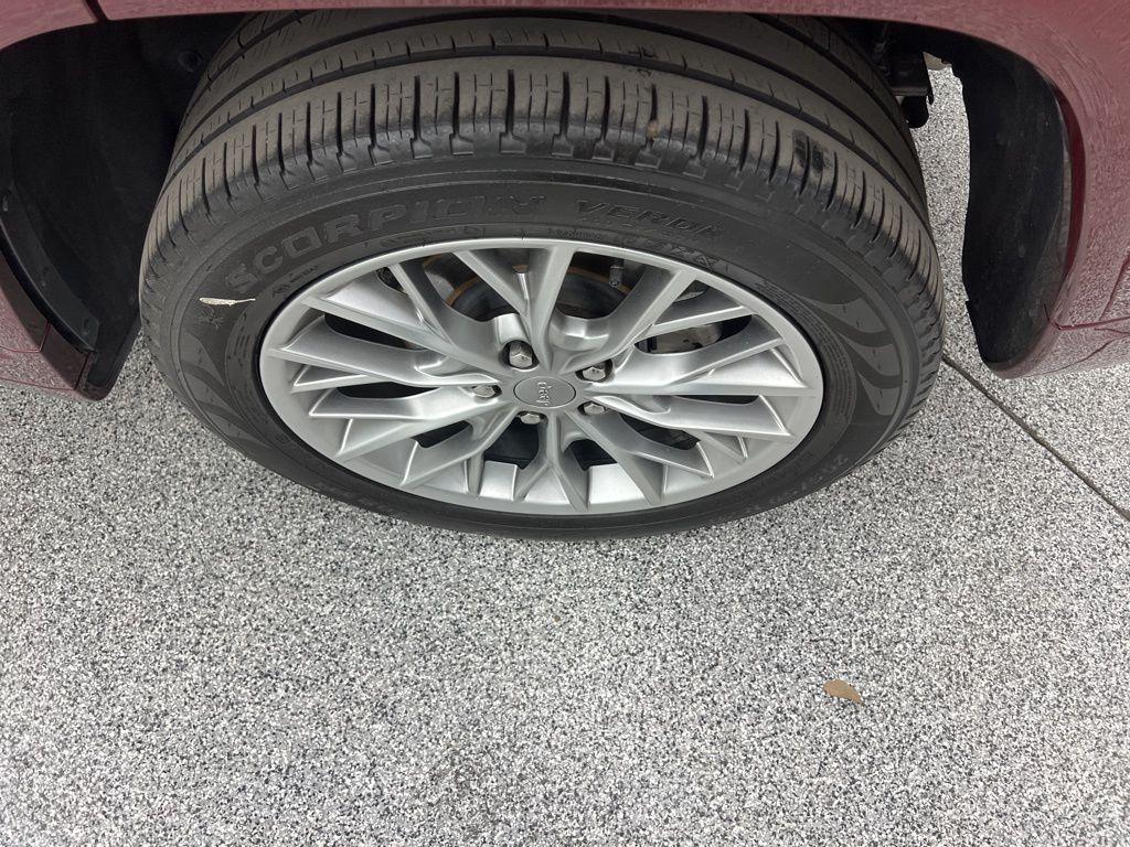 used 2024 Jeep Grand Cherokee car, priced at $40,965