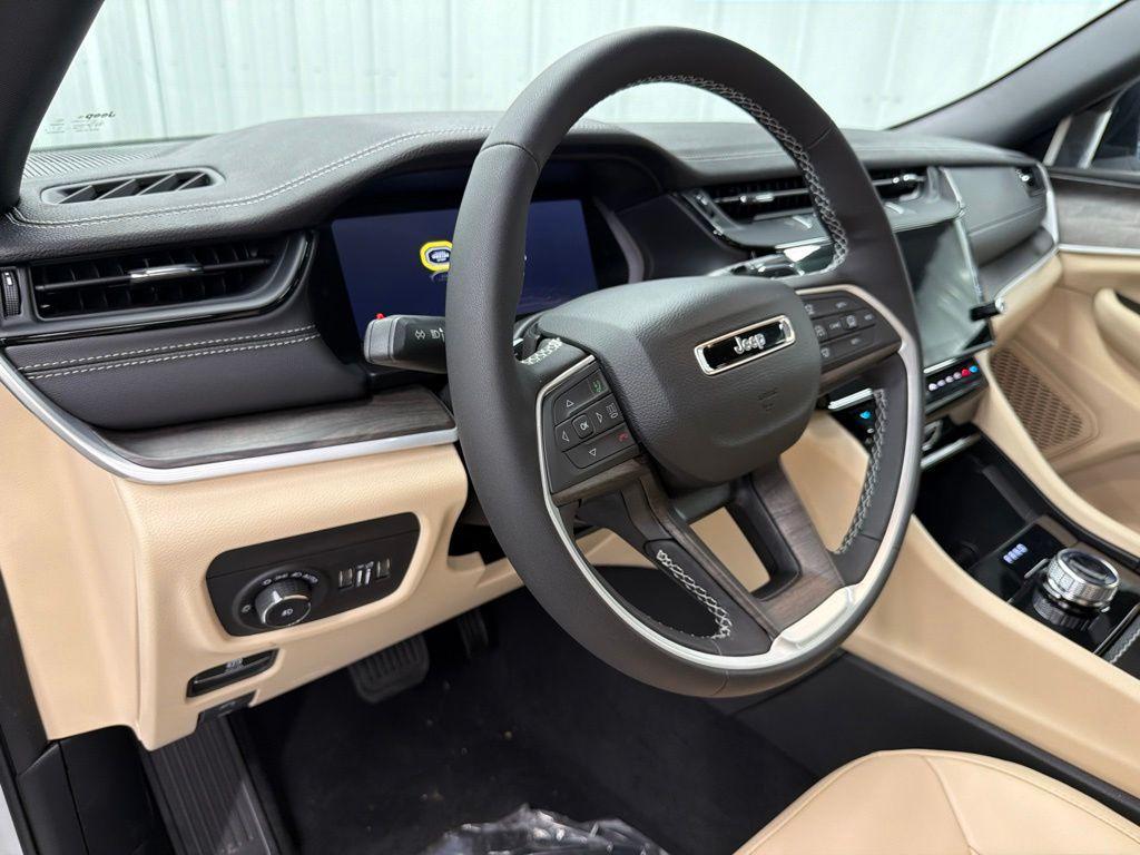new 2026 Jeep Grand Cherokee car, priced at $42,265