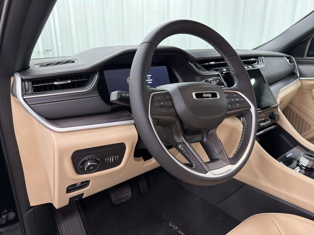 new 2025 Jeep Grand Cherokee car, priced at $43,882