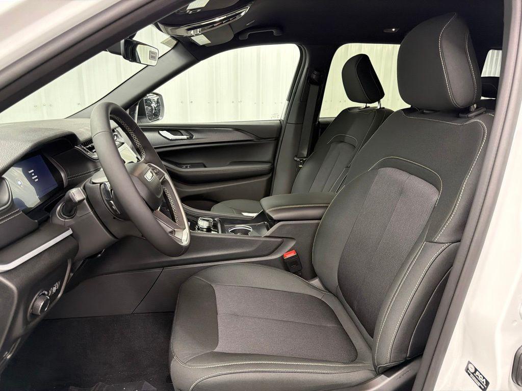 new 2026 Jeep Grand Cherokee car, priced at $36,865