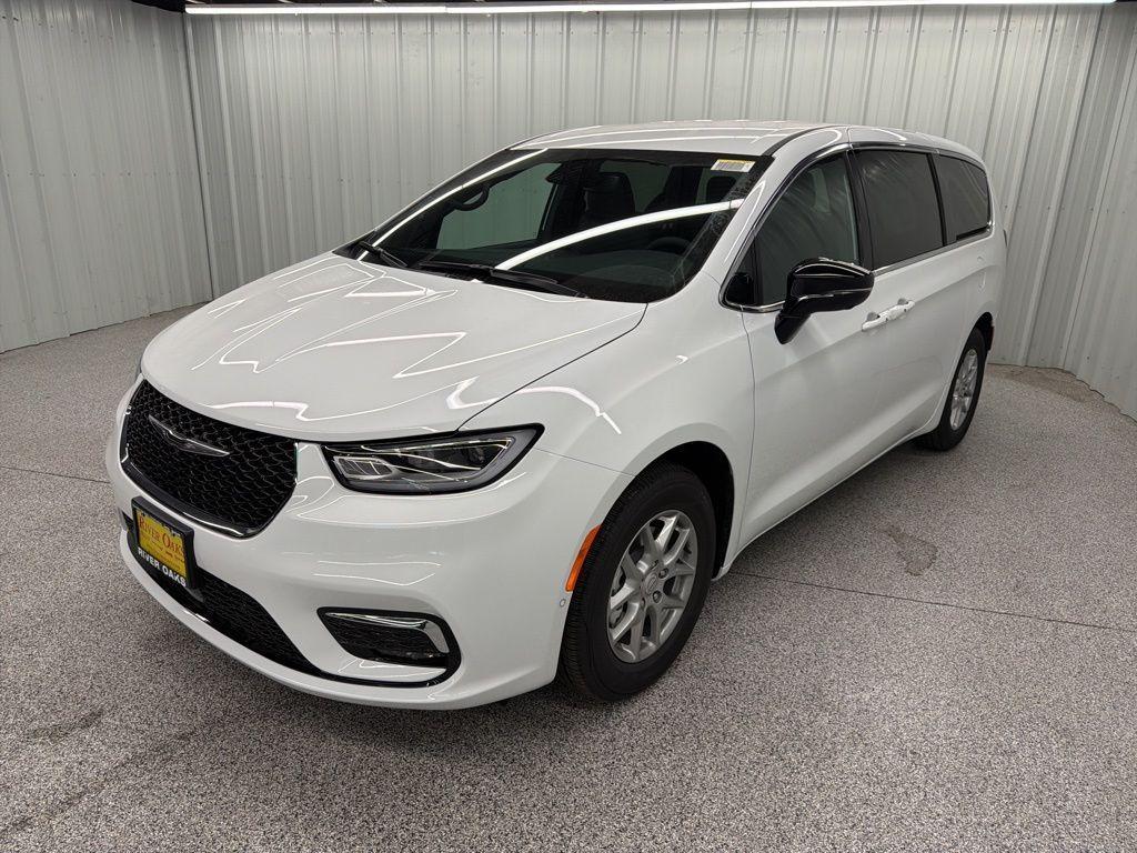 new 2026 Chrysler Pacifica car, priced at $41,389