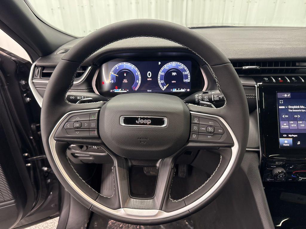 new 2025 Jeep Grand Cherokee car, priced at $43,101