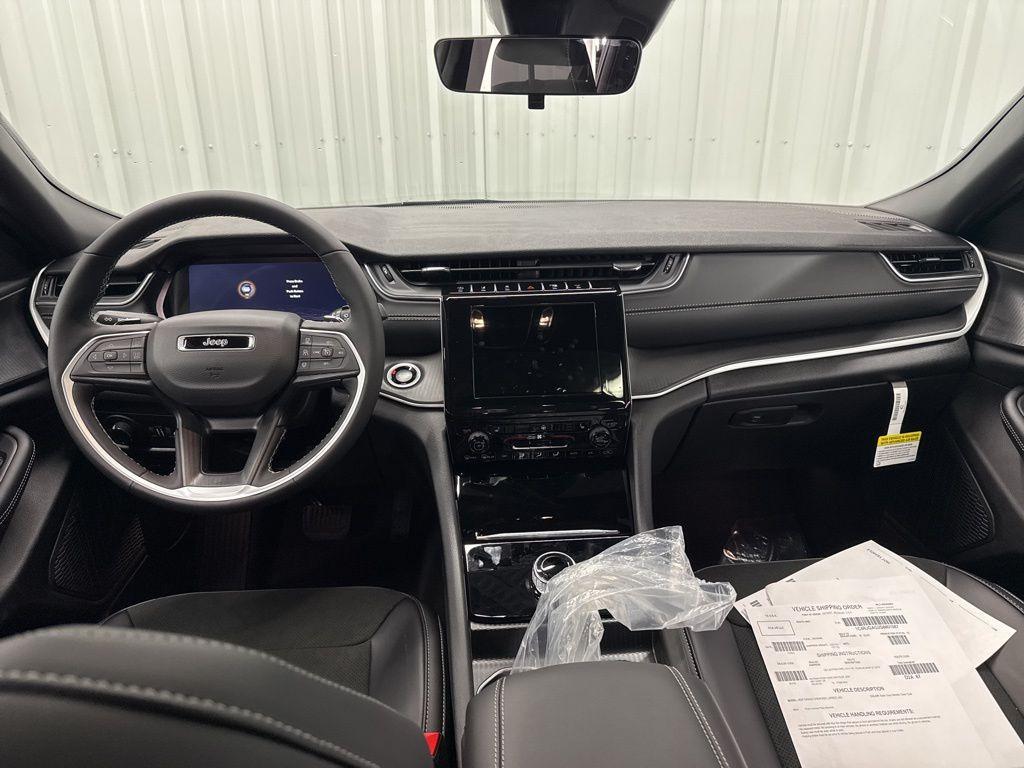 new 2025 Jeep Grand Cherokee car, priced at $43,101