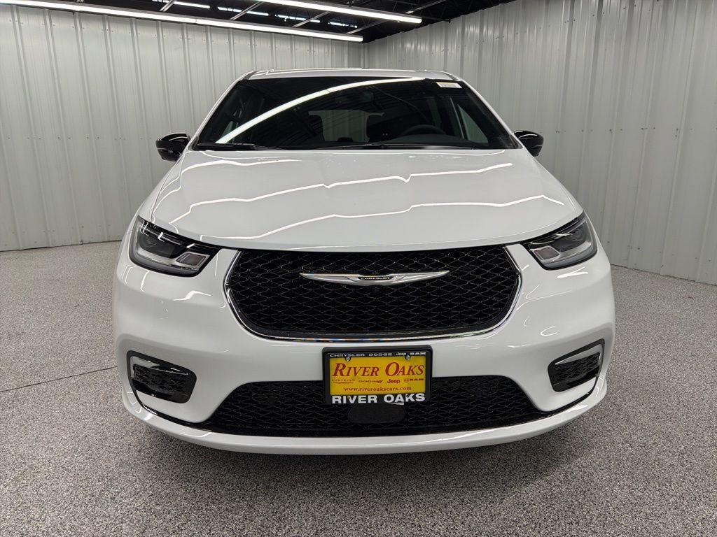 new 2026 Chrysler Pacifica car, priced at $41,614
