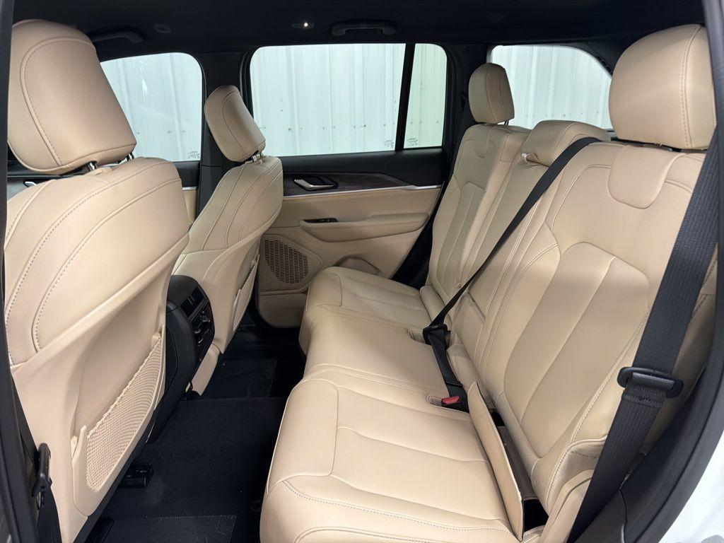 new 2025 Jeep Grand Cherokee car