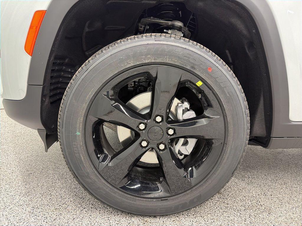 new 2025 Jeep Grand Cherokee car, priced at $43,101