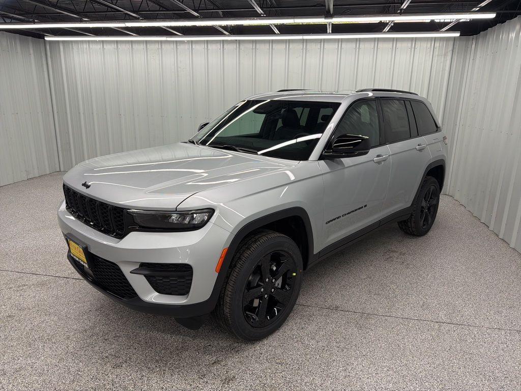 new 2025 Jeep Grand Cherokee car, priced at $43,101