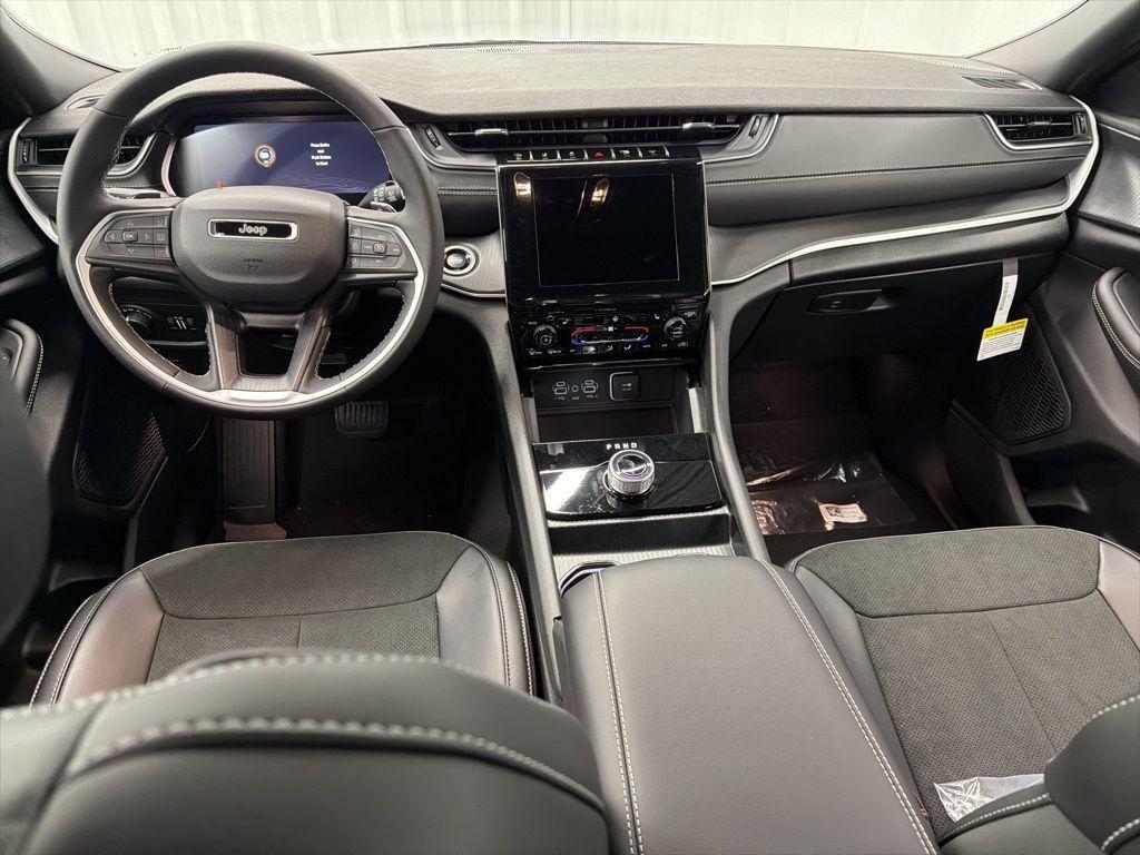 new 2025 Jeep Grand Cherokee car, priced at $43,101