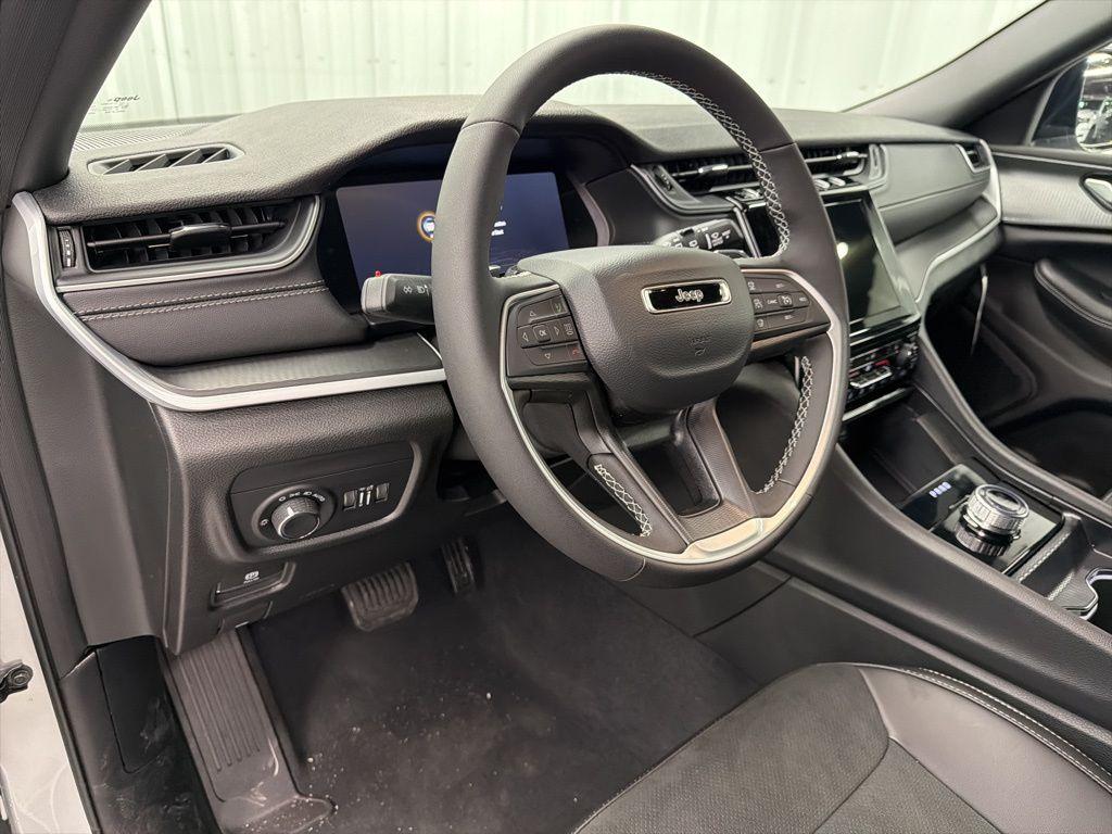 new 2025 Jeep Grand Cherokee car, priced at $43,101