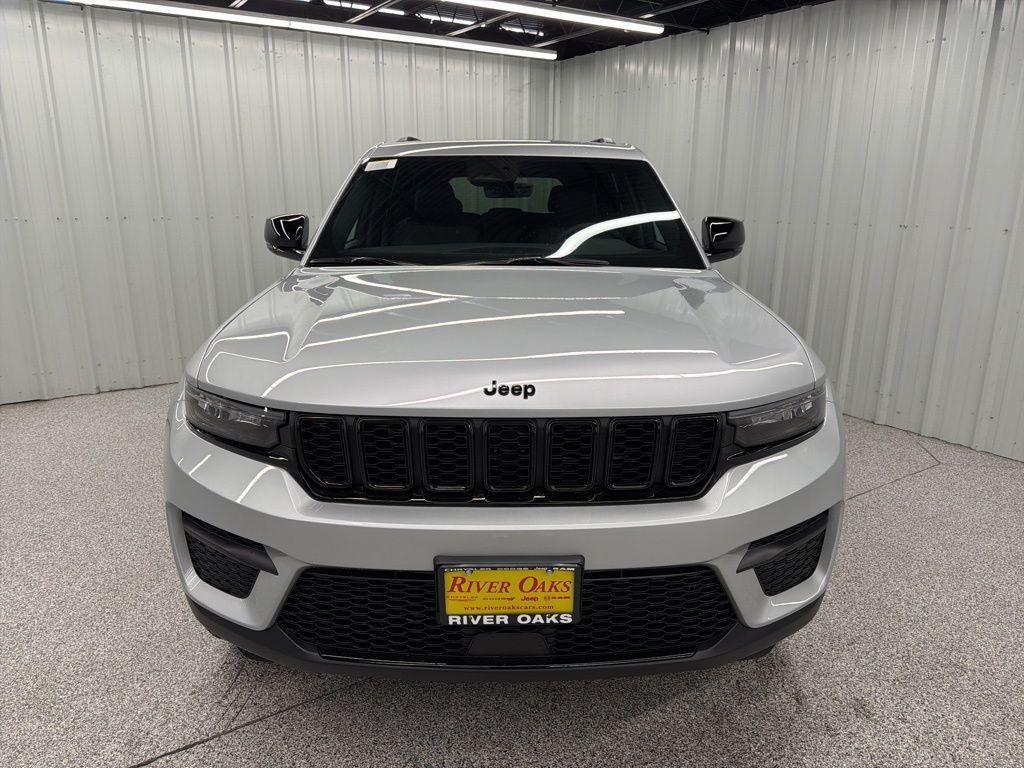 new 2025 Jeep Grand Cherokee car, priced at $43,101