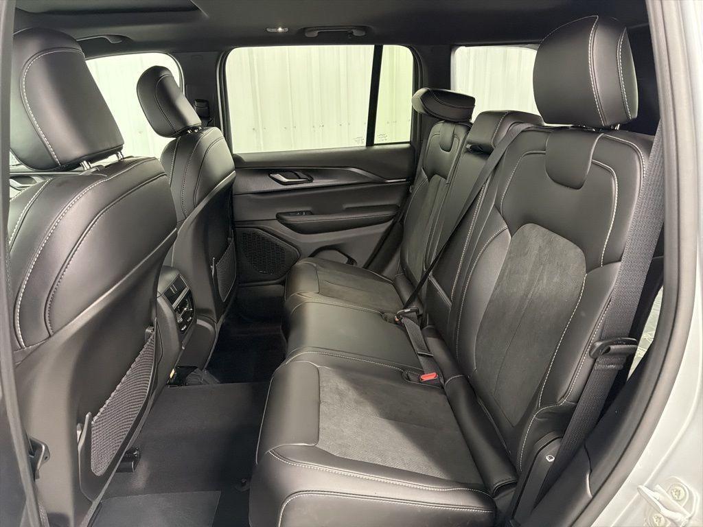 new 2025 Jeep Grand Cherokee car, priced at $43,101