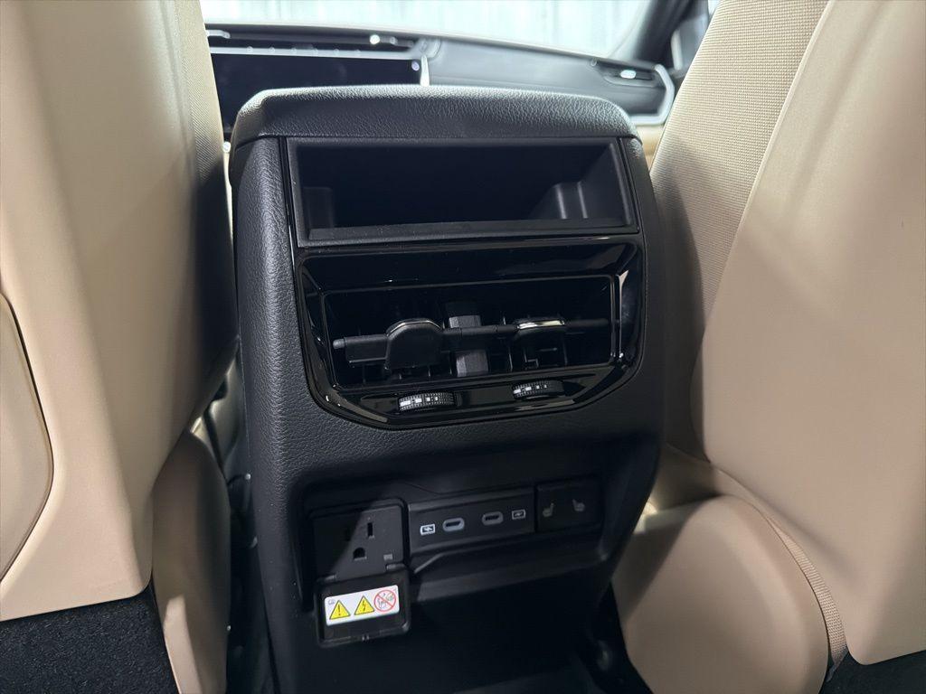 new 2026 Jeep Grand Cherokee car, priced at $49,910