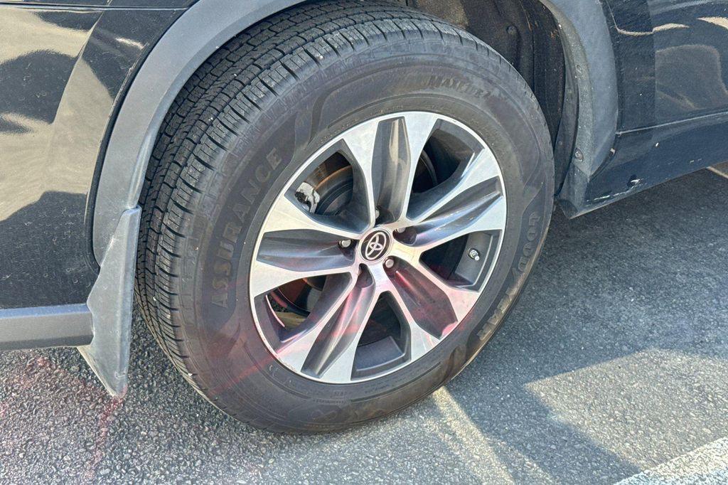 used 2024 Toyota Highlander car, priced at $39,981